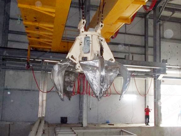 橋式抓斗起重機